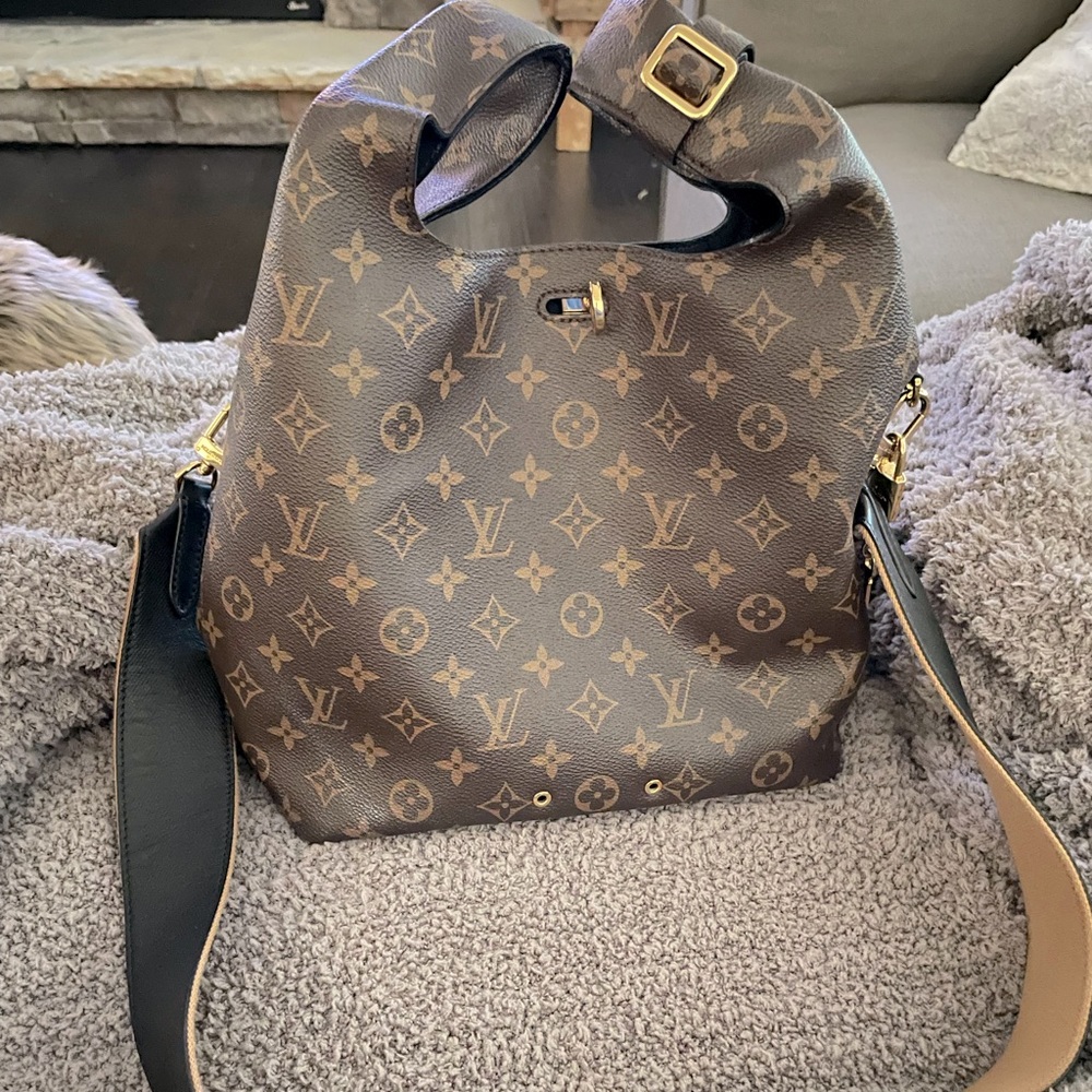 Authentic Louis Vuitton Monogram Atlantis